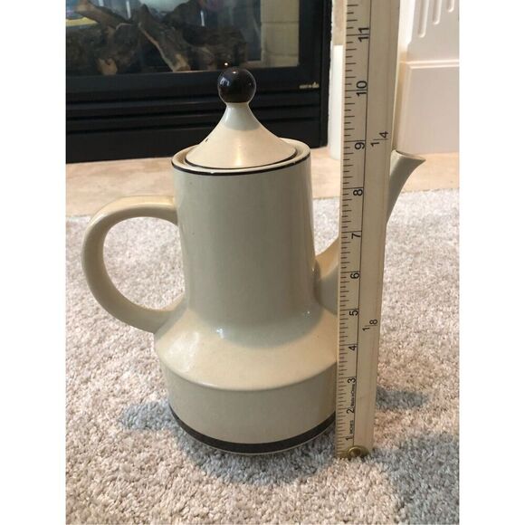 Strawberries Freezer to Oven Stoneware Tan Tea Pot - Picture 10 of 10